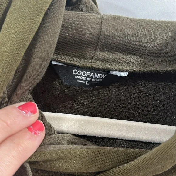 ⭐️SOLD⭐️ NWOT Men’s Forest Green Waffle Knit Hoodie - Picture 4 of 6